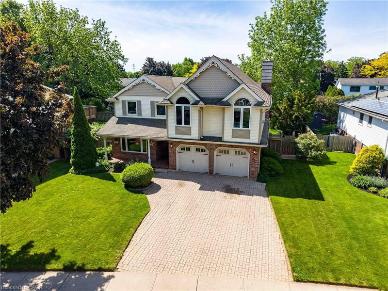 8 Cheval Drive