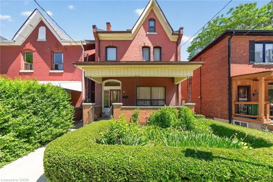 16 Mulberry Street