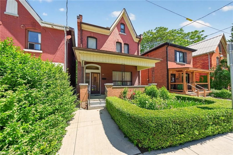 16 Mulberry Street