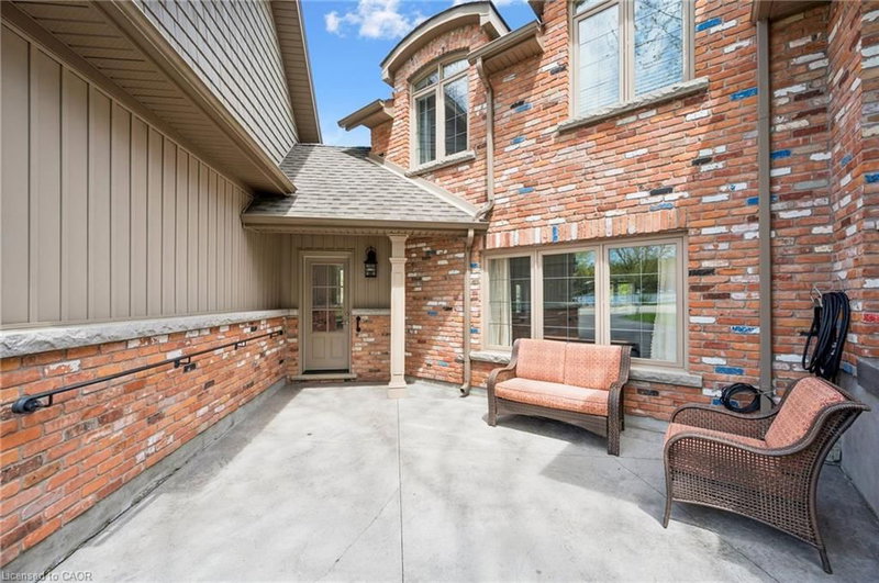 2073 Maplewood Road photo 4