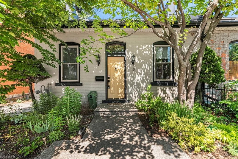18 Pearl Street S