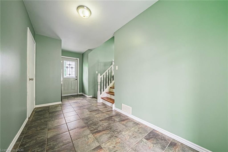 27 Ludlow Crescent
