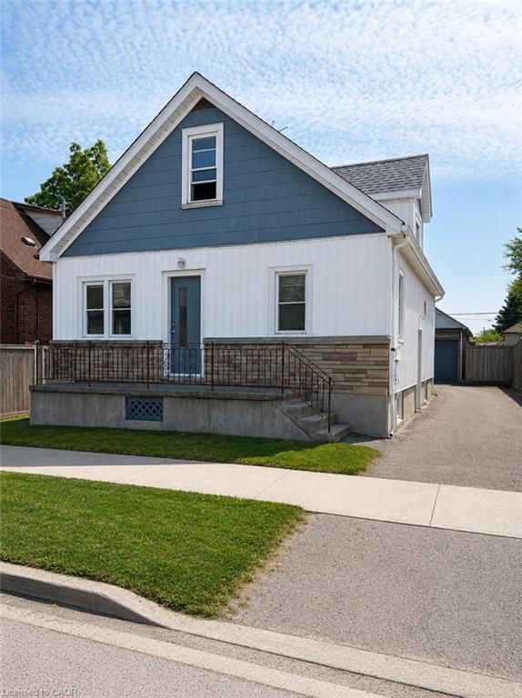 Single Family Residence for sale at 36 Brighton Avenue, St. Catharines, ON, L2M 5S7 - Facer - MLS: 40838886