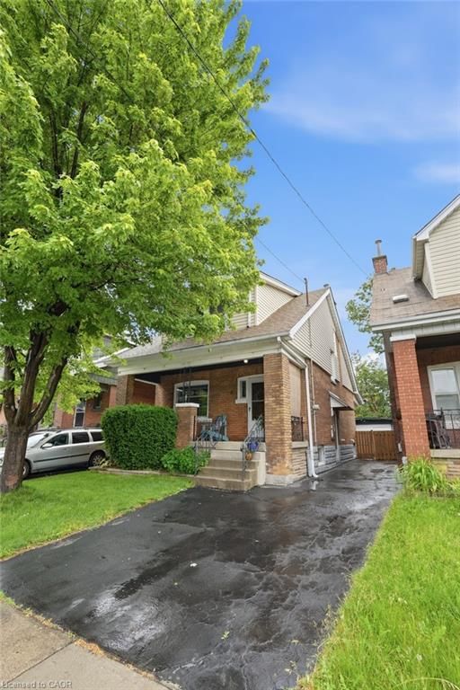 16 Connaught Avenue N