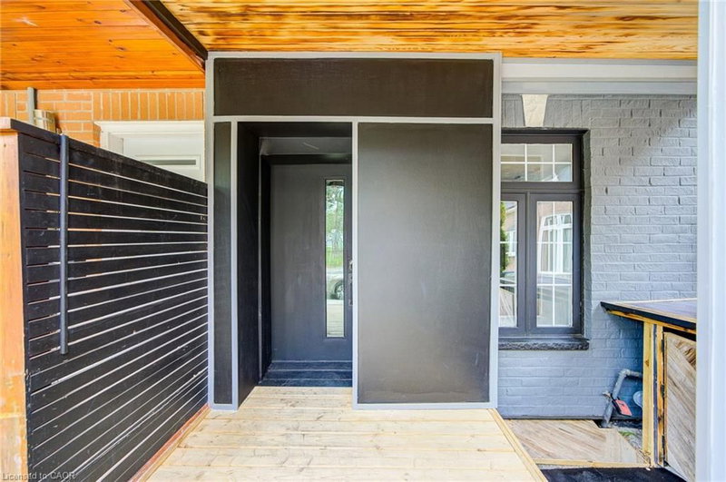 10 Saunders Avenue