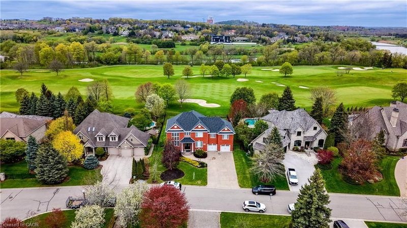 38 Deer Ridge Crescent