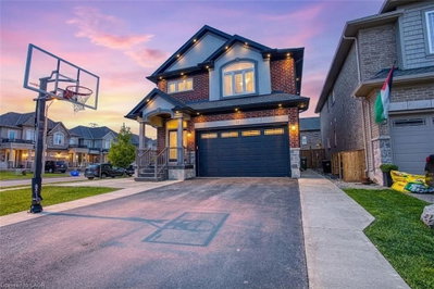 17 Narbonne Crescent