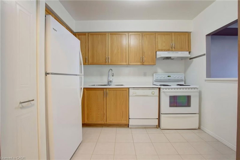 606 - 1270 Maple Crossing