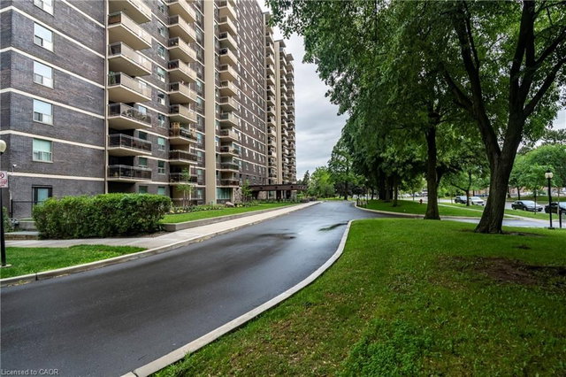 802 - 966 Inverhouse Drive