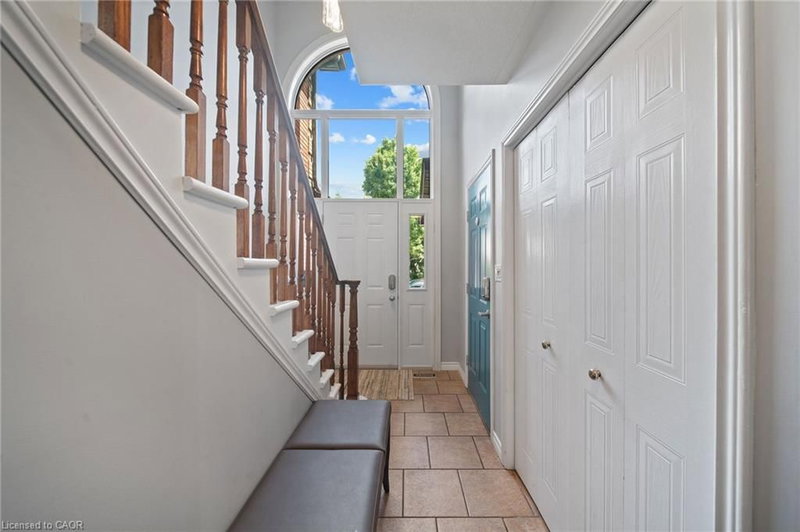 54 Argyle Street S photo 5