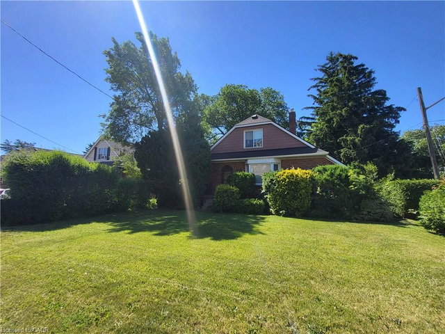 136 King Street E