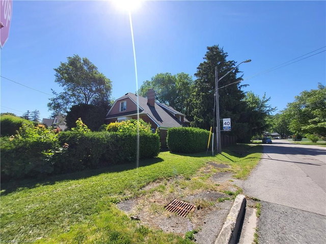 136 King Street E