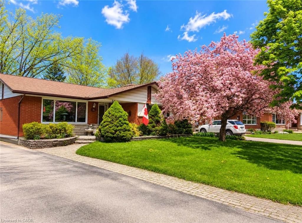 Single Family Residence sold at 209 Dixie Crescent, Waterloo, ON, N2J 3K9 - Glenridge/Lincoln Heights - MLS: 40839708