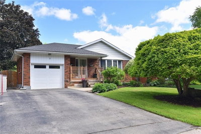 7 Monarch Court