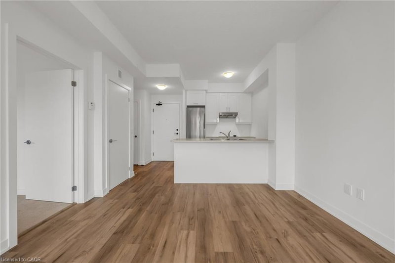 211 - 600 North Service Road