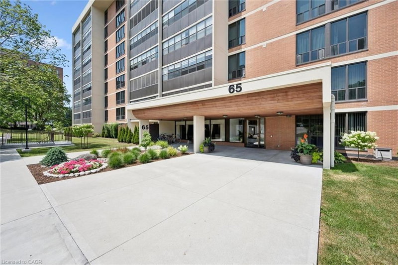 65 Westmount Road N photo 2