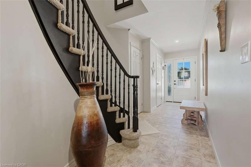 1531 Upper Wellington Street photo 3