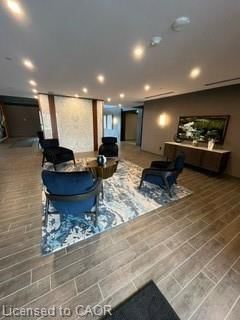 407 - 470 Dundas Street E