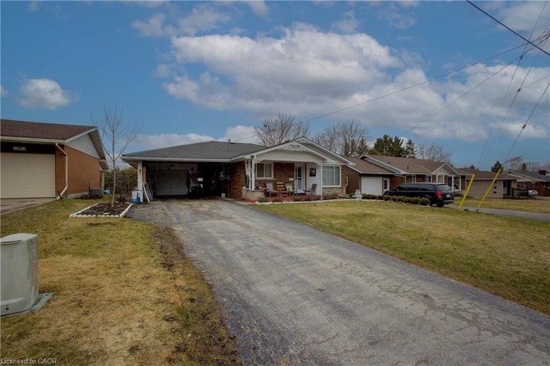 102 Byeland Drive photo 4