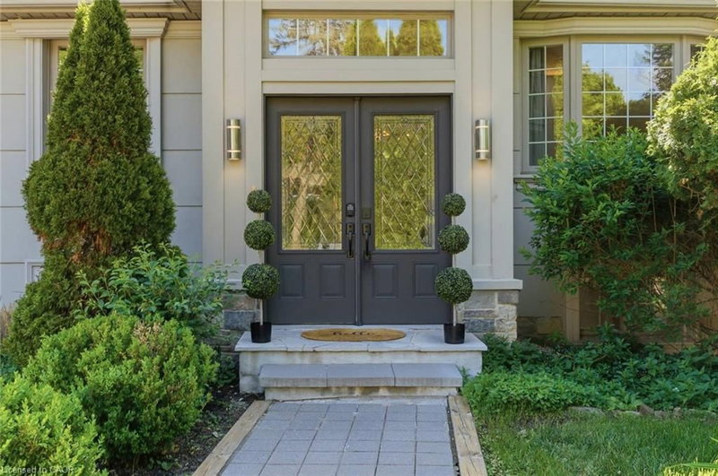 61 Lawnwood Court