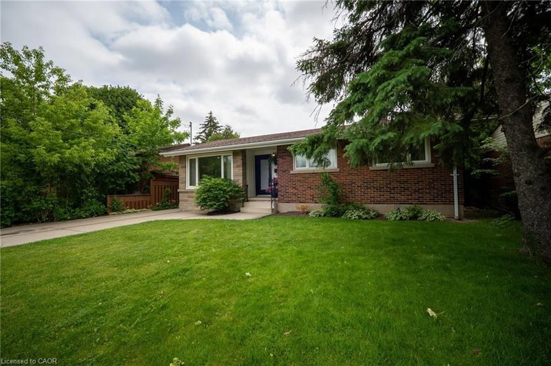 9 Kingslea Drive