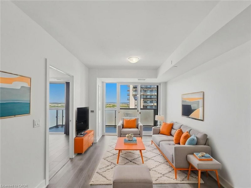 2214 - 2545 Simcoe Street N