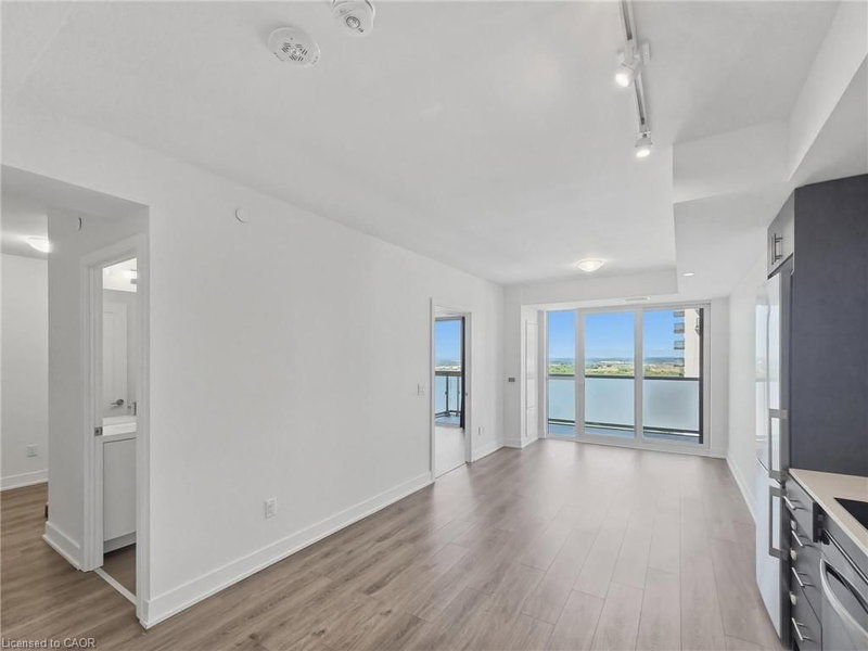 2214 - 2545 Simcoe Street N