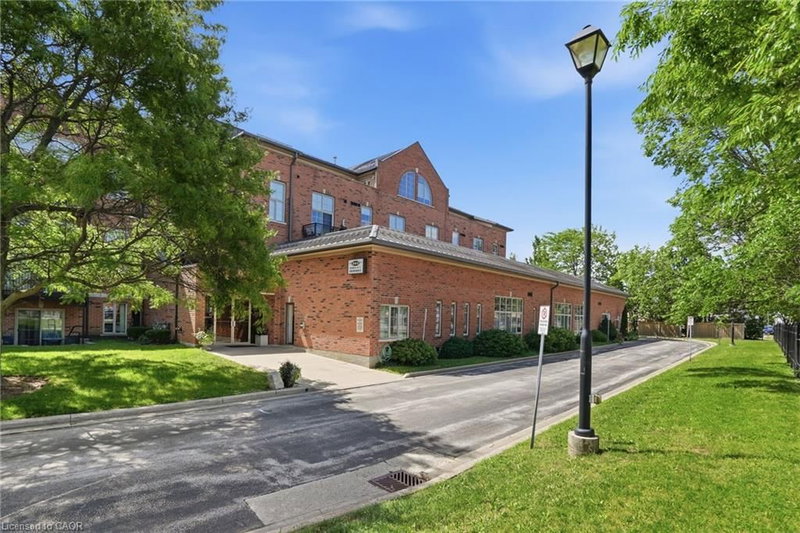 219 - 262 Dundas Street E