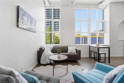 212 - 404 King Street W