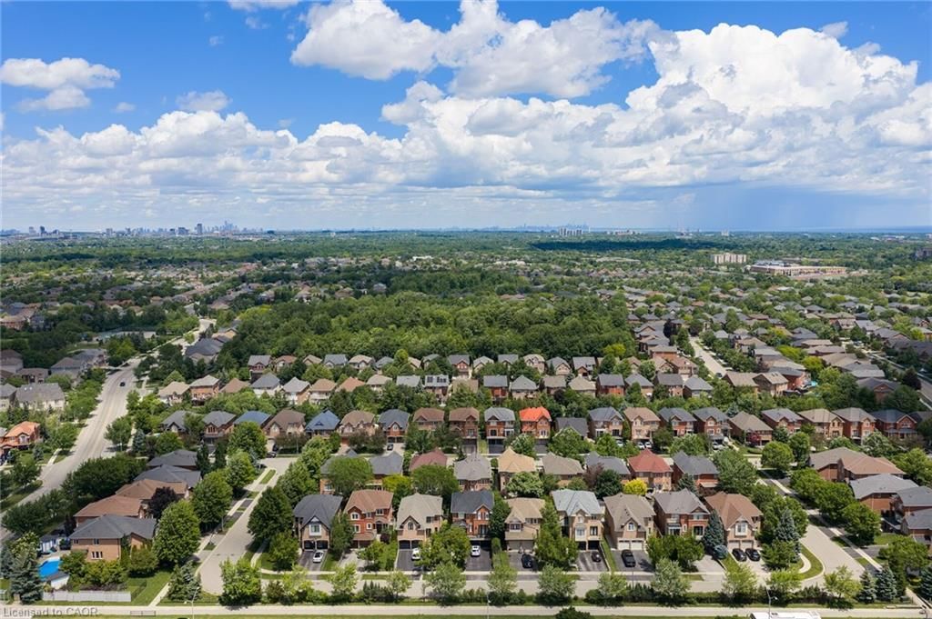 Single Family Residence sold at 2140 Stillmeadow Road, Oakville, ON, L6M 3R1 - WM Westmount - MLS: 40841069