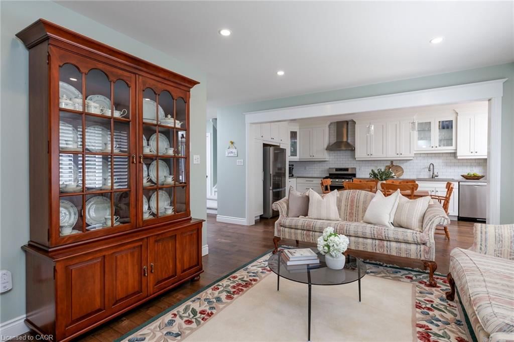 Single Family Residence sold at 2140 Stillmeadow Road, Oakville, ON, L6M 3R1 - WM Westmount - MLS: 40841069