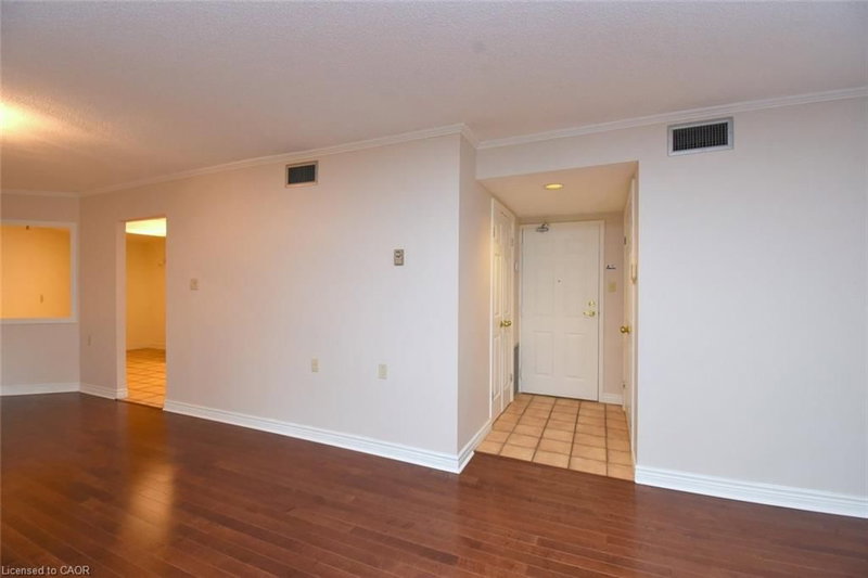 150 Wilson Street W photo 5