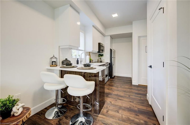 132 Woolwich Street photo 4