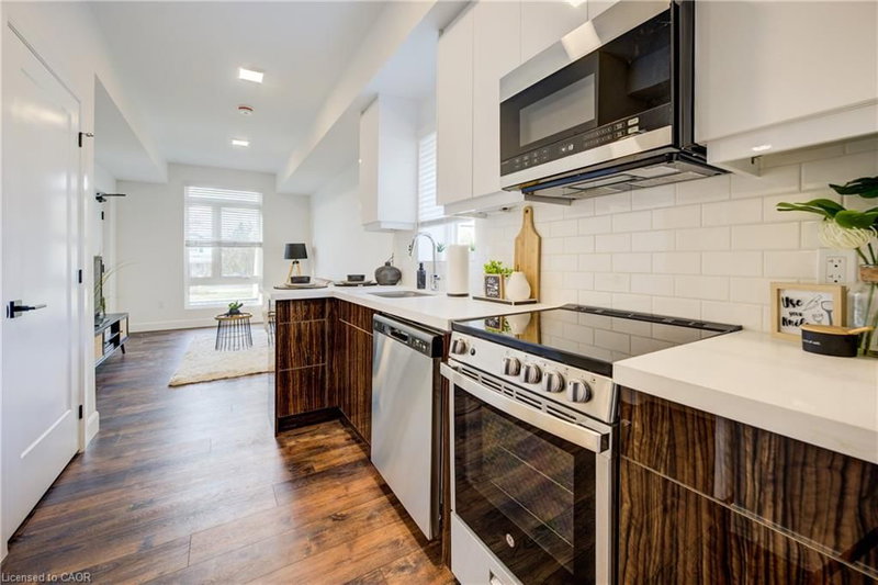 132 Woolwich Street photo 5