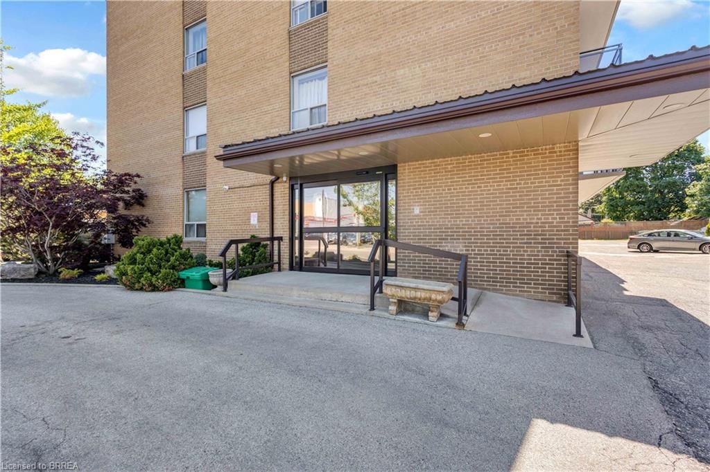 402 - 437 St. Paul Avenue, Brantford 2