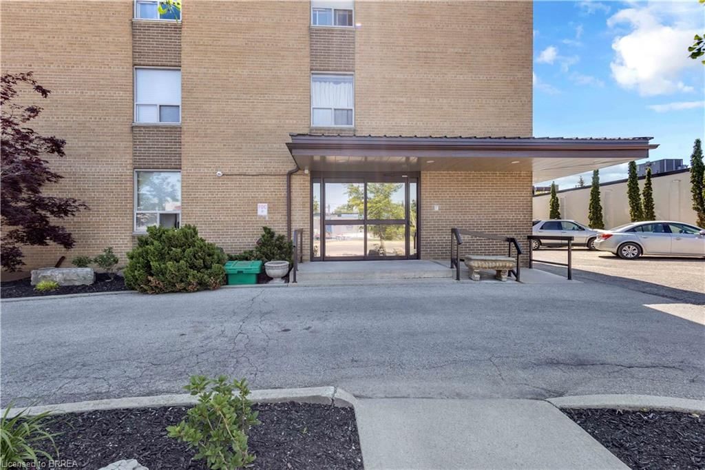 402 - 437 St. Paul Avenue, Brantford 3