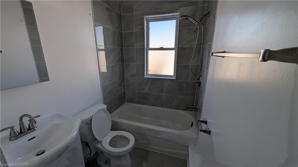 2 MAIN RIGHT SIDE - 250 Highland Road W, Stoney Creek 5
