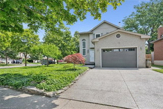 16 Manitoulin Crescent