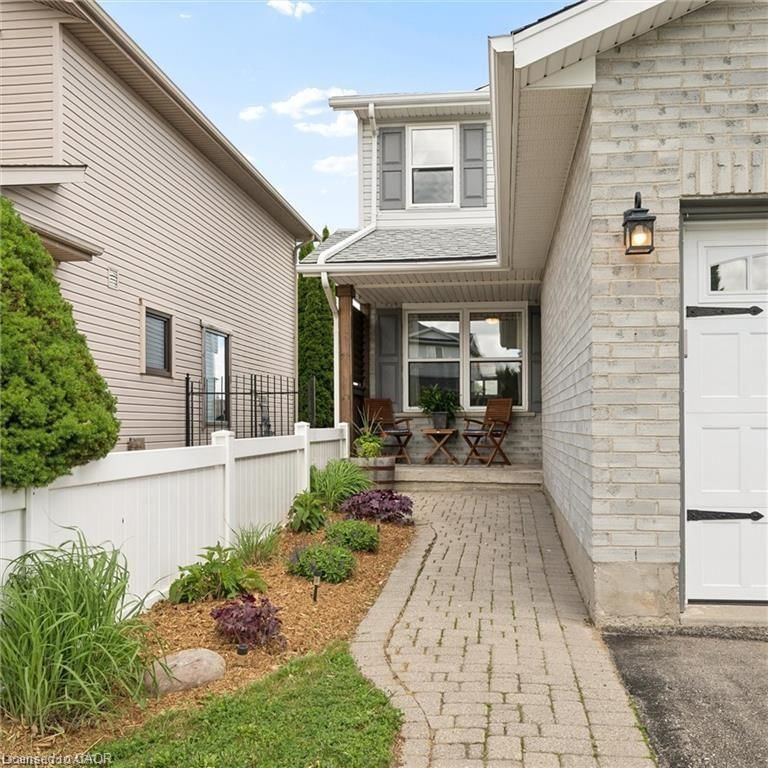16 White Sands Court