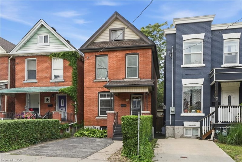 19 Huntley Street