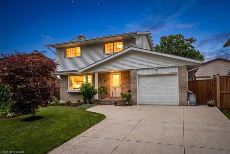 10 Radcliffe Drive