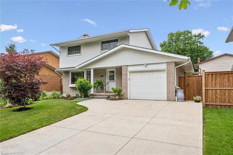 10 Radcliffe Drive