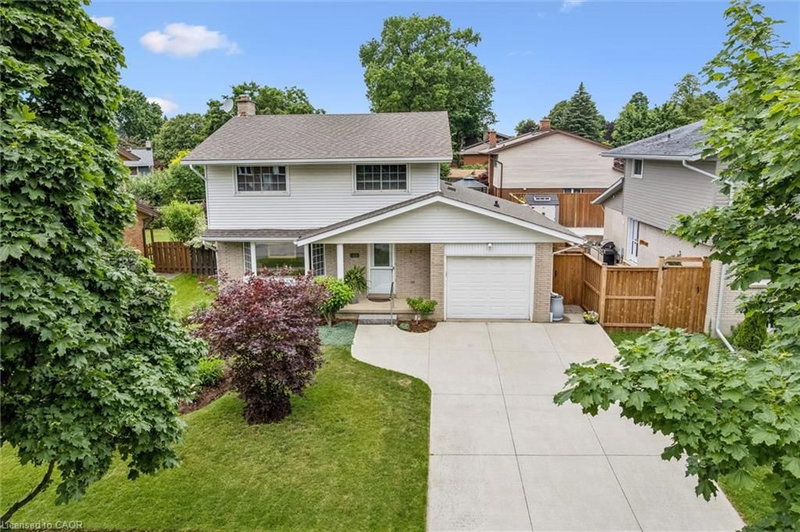 10 Radcliffe Drive