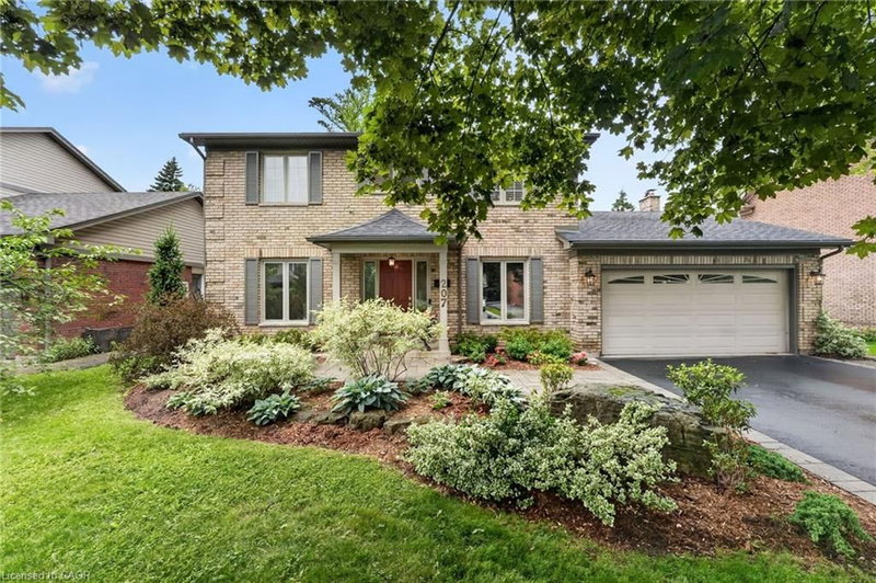 207 Longfield Crescent