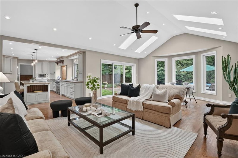 207 Longfield Crescent