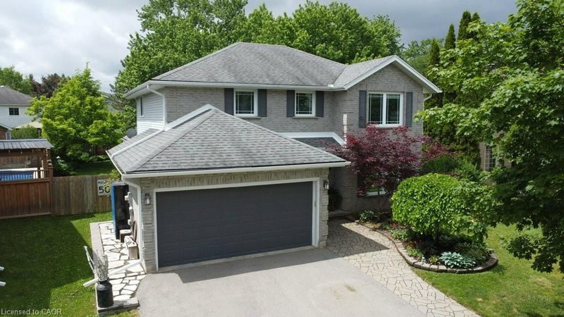 57 Robertson Crescent