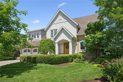 576 Falconridge Crescent