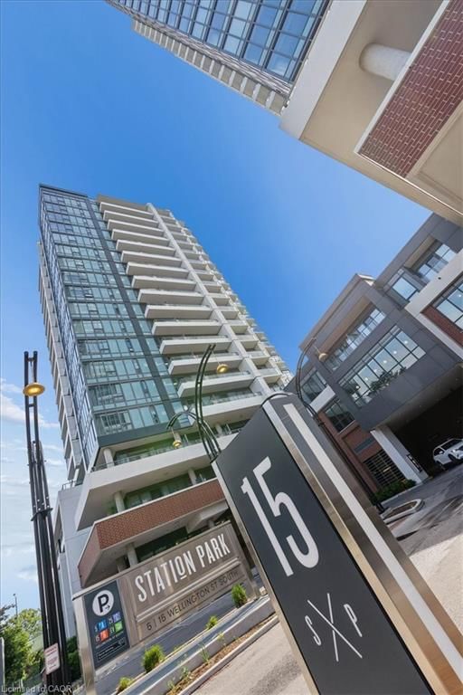 1204 - 15 Wellington Street S
