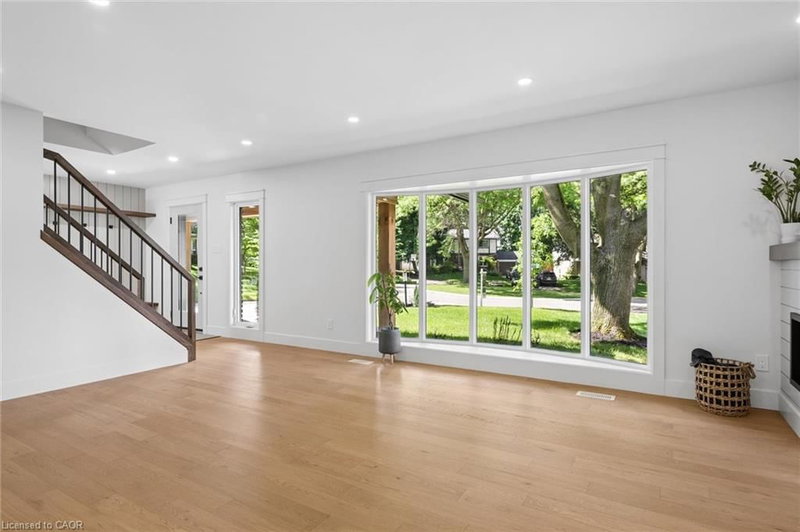 361 Coleridge Place photo 4