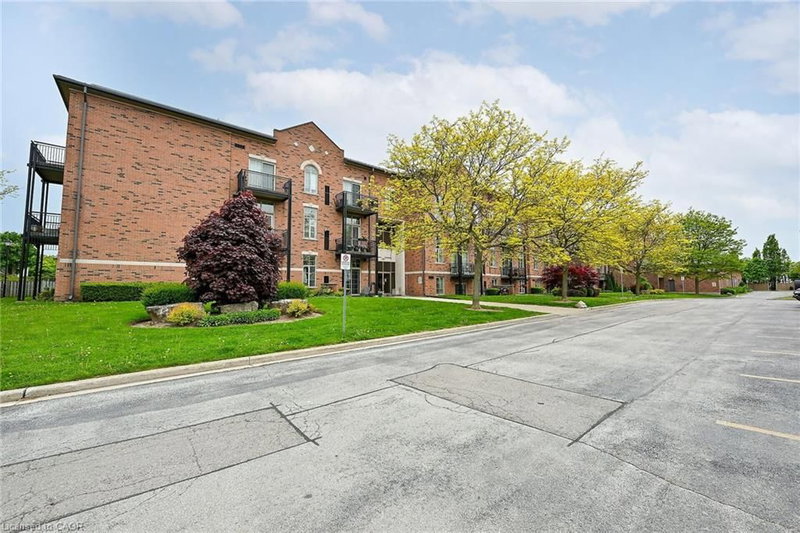 315 - 262 Dundas Street E